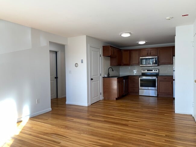 Building Photo - Iris Court Apartments