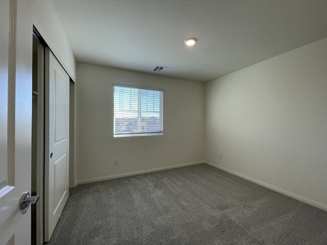 Building Photo - 4 BED 2.5 BATH 2 CAR GARAGE SINGLE FAMILY HOME IN CADENCE, HENDERSON w/ LARGE BACKYARD