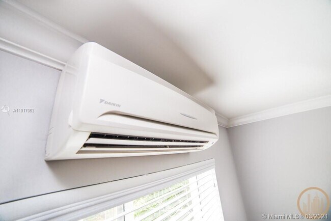 Building Photo - 53 NE 49th St