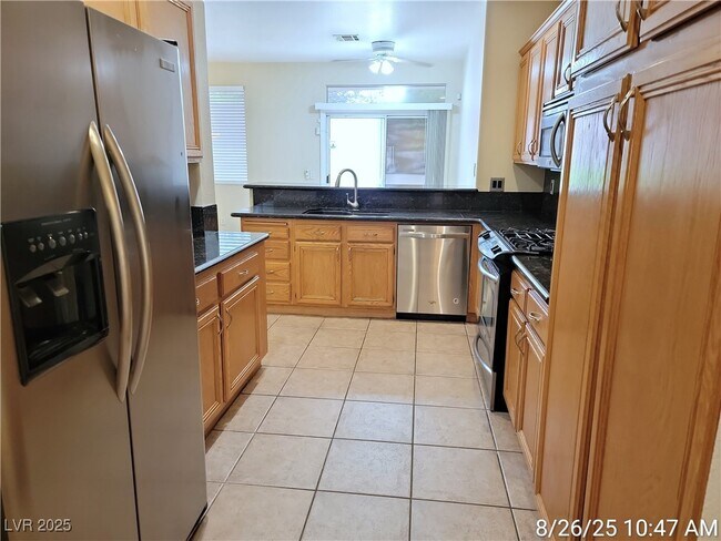 Building Photo - 948 Lloyd George Dr