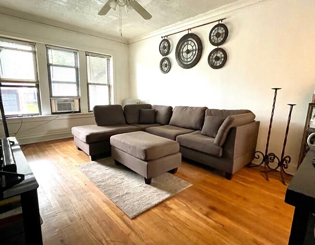 1BD/1BA - Living Room - Luella Court