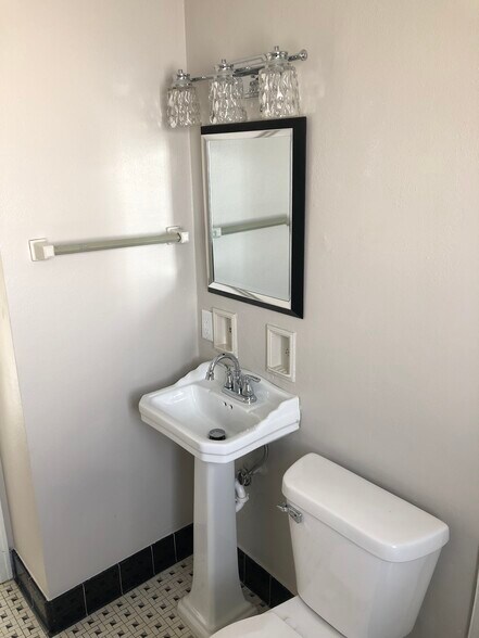 Building Photo - 3306 S 7th St