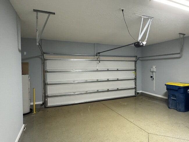 Building Photo - For Rent