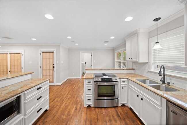Building Photo - 1810 Droxford Dr