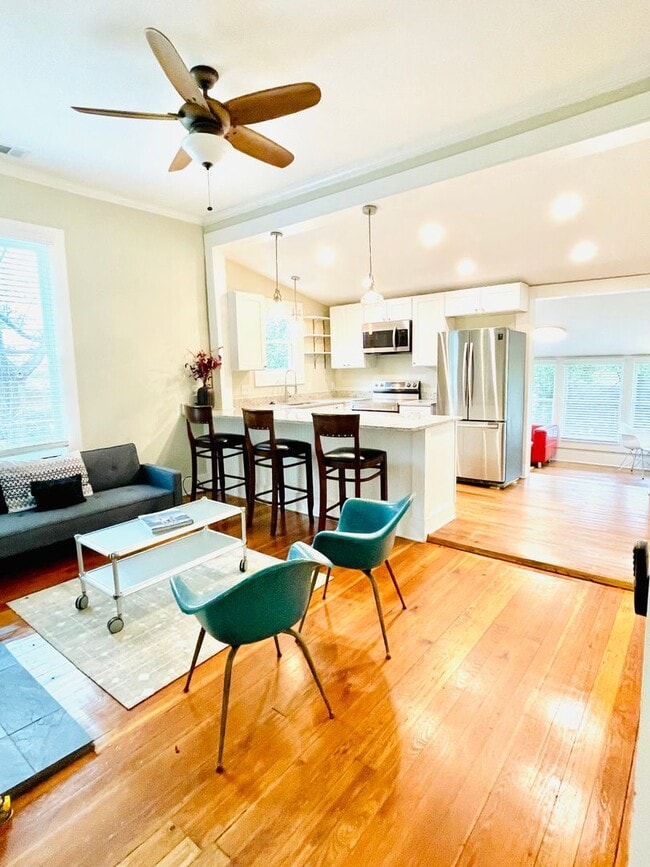 Building Photo - Beautifully restored cottage downtown Madsion