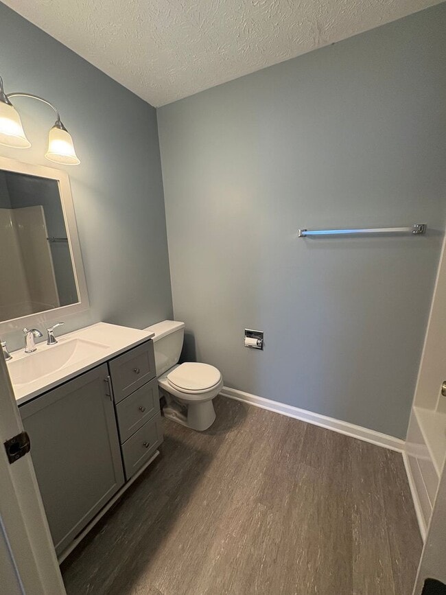 Building Photo - 3 Bd 1.5 Bath Single Family Home