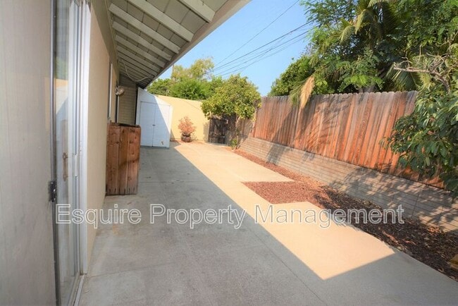Building Photo - 2235 Camilar Dr