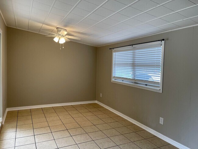 Building Photo - North Brandon Home with NO HOA and NO CARPET
