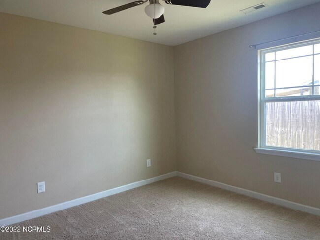 Building Photo - 233 Breakwater Dr
