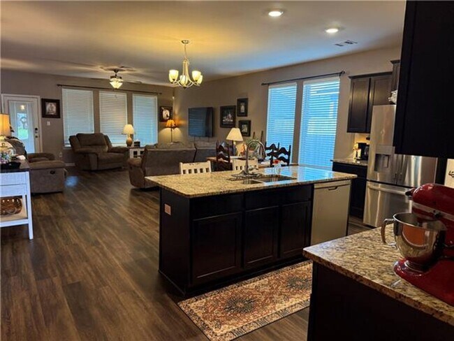 Building Photo - Welcome home to this **beautiful 4-bedroom, 2-bath rental