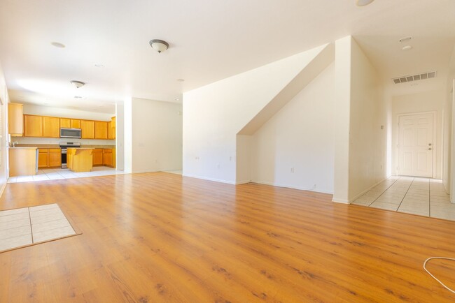 Building Photo - Stunning 4-Bedroom Home for Rent in Brawley!