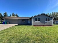 Building Photo - Newly Renovated Single-Family Home in Gresham! 3 Bed/1 Bath w/ Double Car Garage!