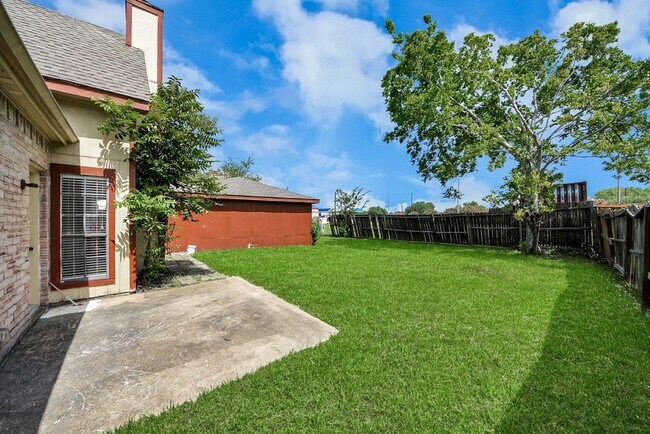 Building Photo - 115 Squires Bend