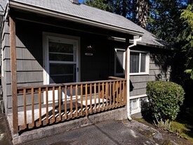 Building Photo - 4509 SW Taylors Ferry Rd