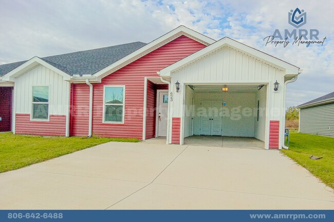 Building Photo - One of a kind 3 Bedroom Townhome in Duenweg!
