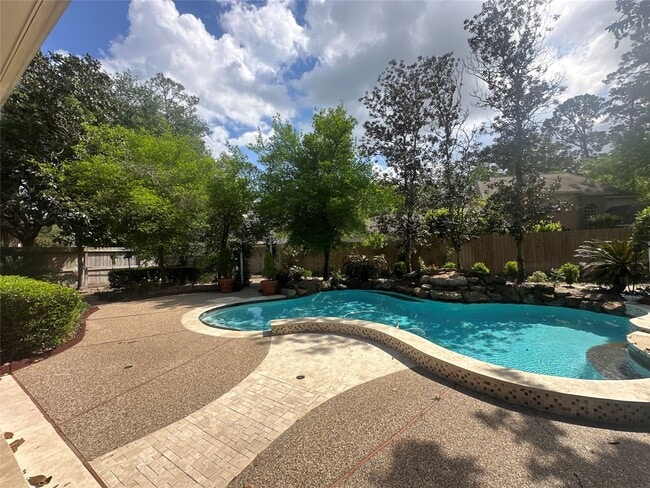 Building Photo - 94 E Fairbranch Cir