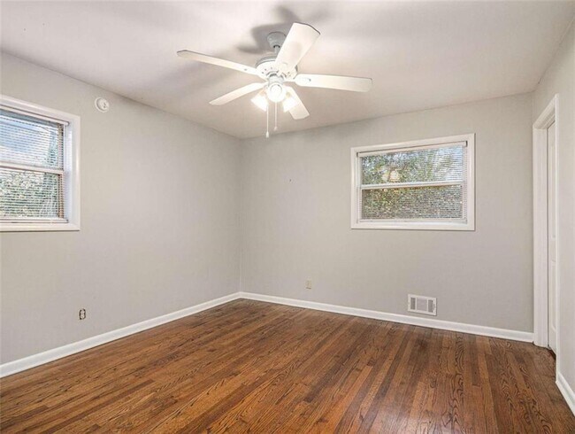 Building Photo - 3590 Cloudland Dr