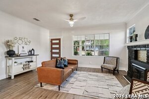 Building Photo - 1119 W Huisache Ave