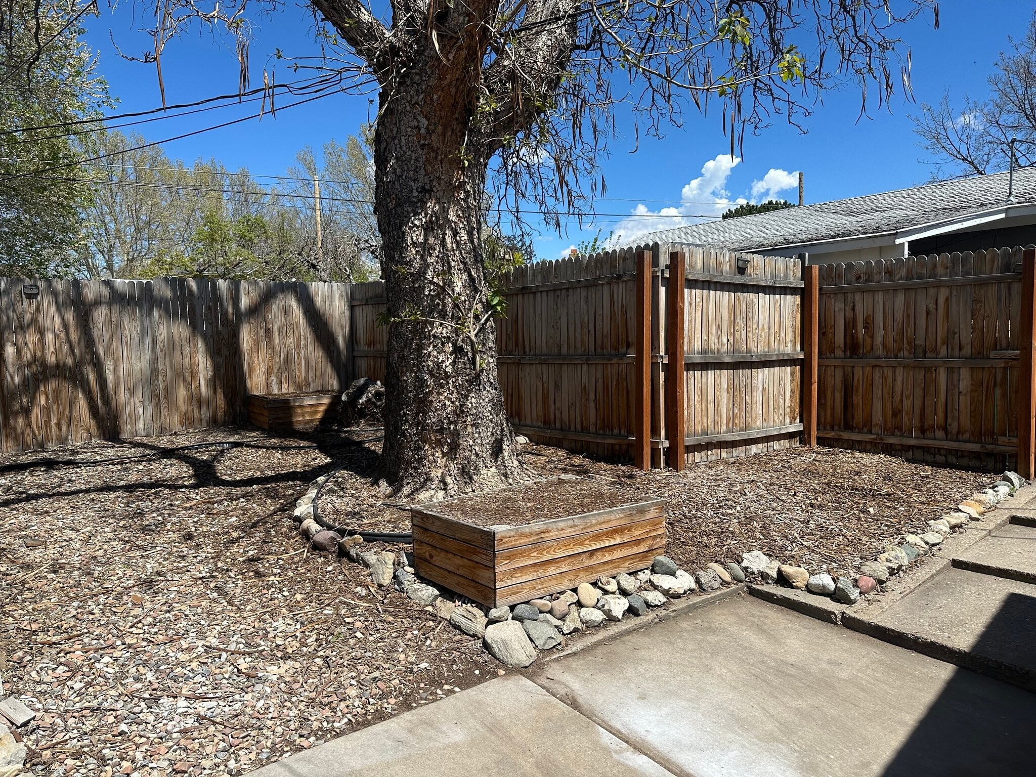 Building Photo - 449 Center St