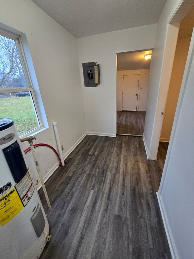 Building Photo - One Bedroom Duplex Near Walnut Street and West Jackson Street - Muncie, Indiana Rent Special $100...