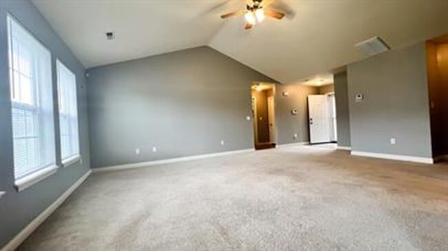 Building Photo - 138 Kale Ct