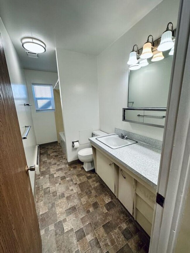 Building Photo - Knowles 4-Plex
