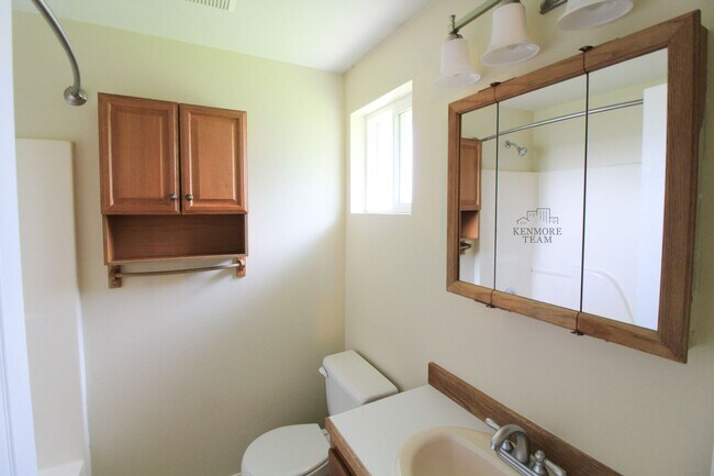 Building Photo - 3 Bedroom, 2 Bath Home in West Richland