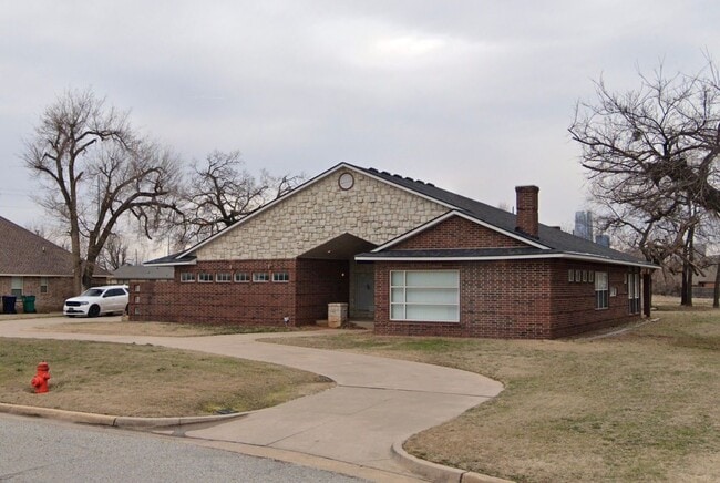 Building Photo - 529 N Fonshill Ave