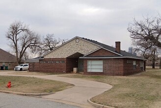 Building Photo - 529 N Fonshill Ave