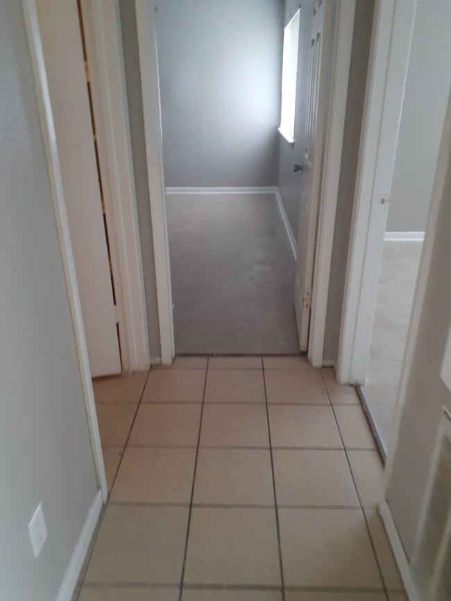 Building Photo - 3 Bedroom House