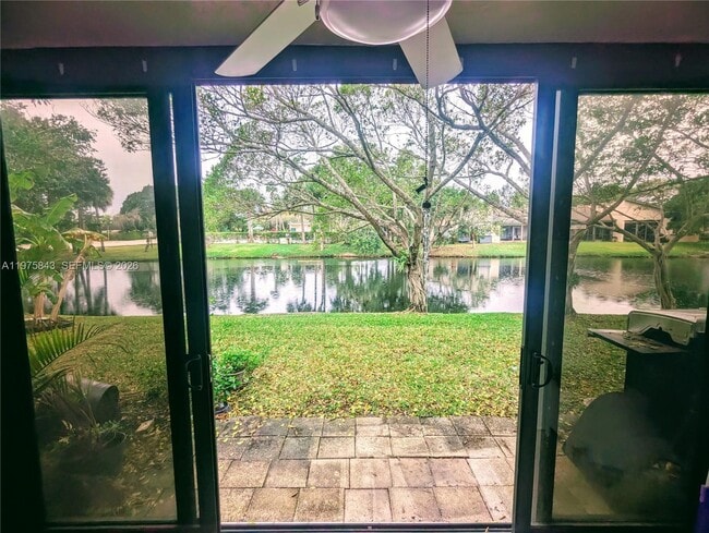 Building Photo - 679 Racquet Club Rd