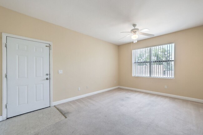 Building Photo - SW- 2 Bedroom Condo!