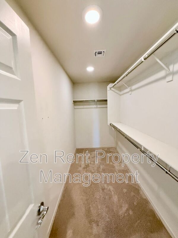 Building Photo - 32209 Daylight Dr