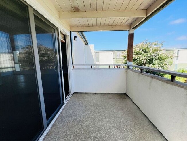 Building Photo - Condo Unit Available