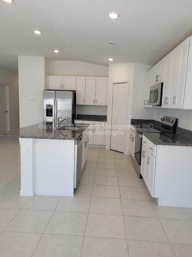 Building Photo - 2240 Gatsby Ln