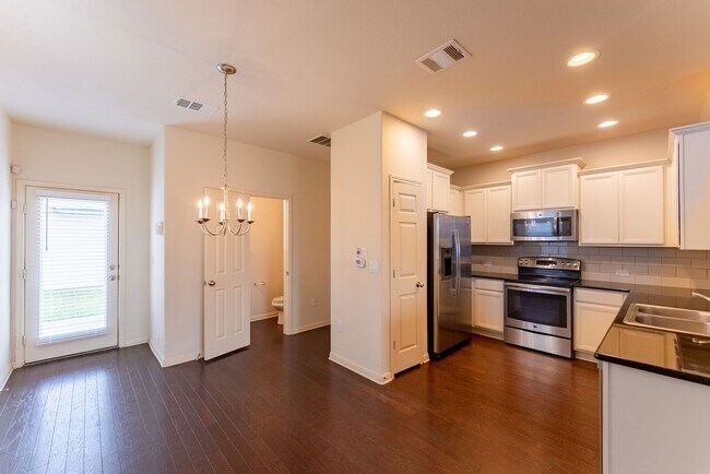 Building Photo - Stunning 3 bed - 2.5 bath Home in Pflugerville. Don't miss this beautiful home opportunity!