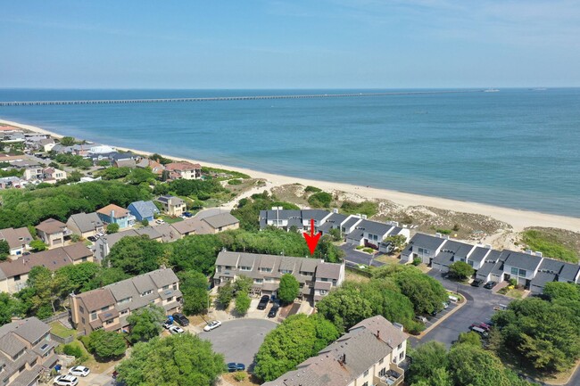 Building Photo - Ready NOW! 1 Block from the Bay! Pet Frien...