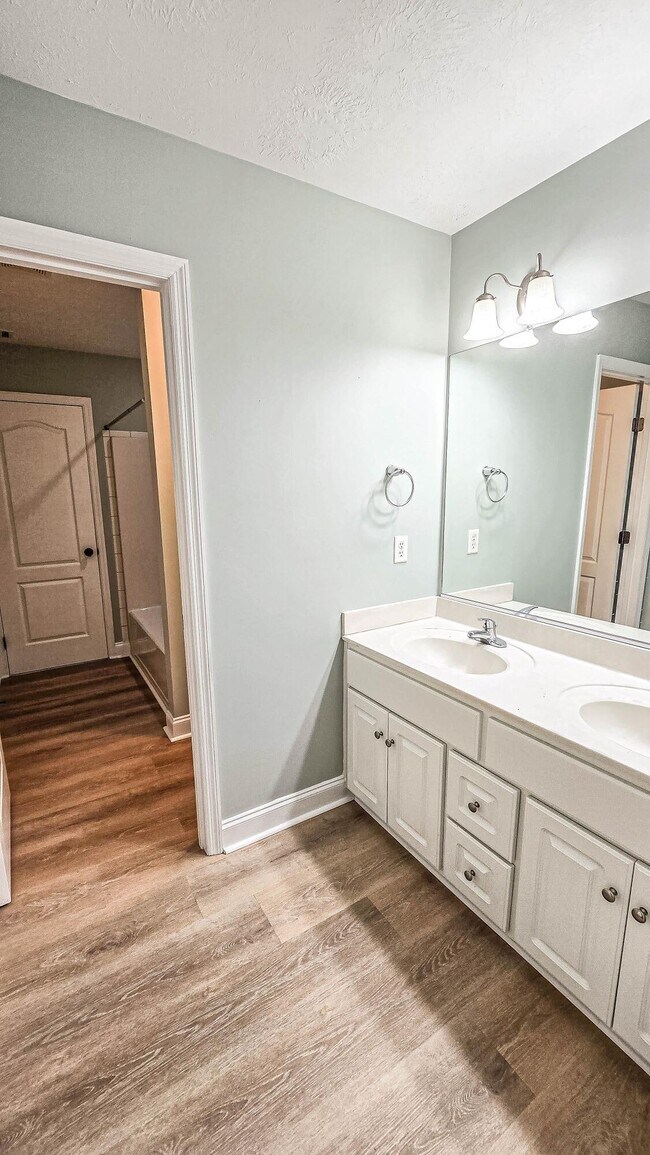 Building Photo - 831 Landing Dr