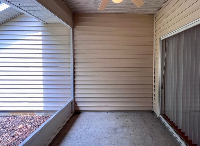 Building Photo - 1/1 Condo in the Greens at West End - Available mid-June!