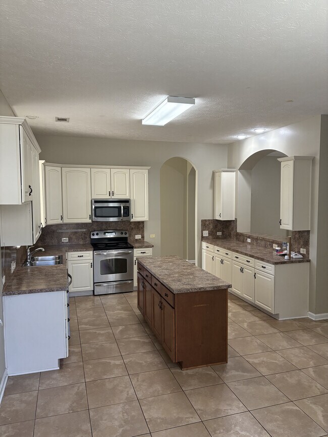 Building Photo - 9745 Silver Bell Ct