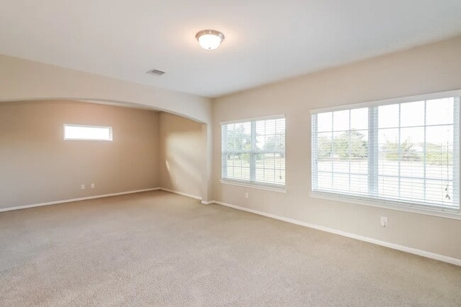 Building Photo - 415 Lakeland Cir