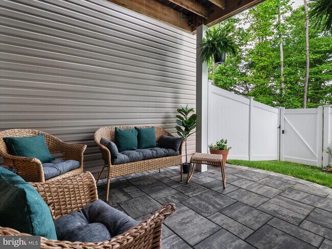 Building Photo - 2552 Buckthorn Dr
