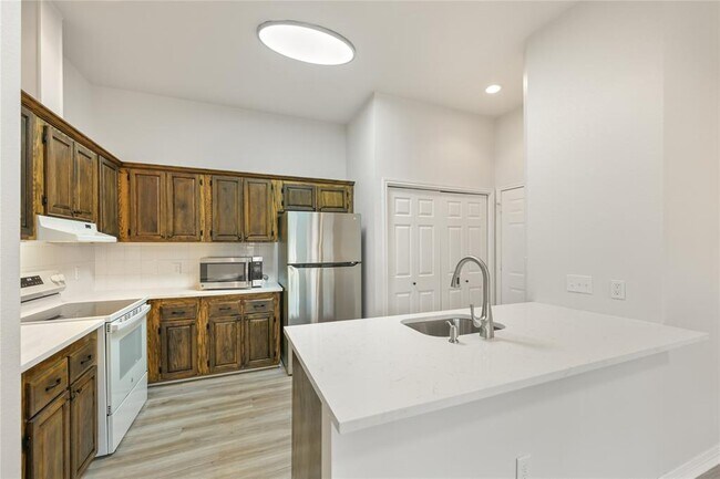 Building Photo - 3407 Blumie St
