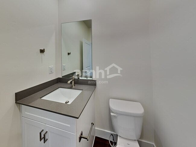 Building Photo - 6550 Spriggel St