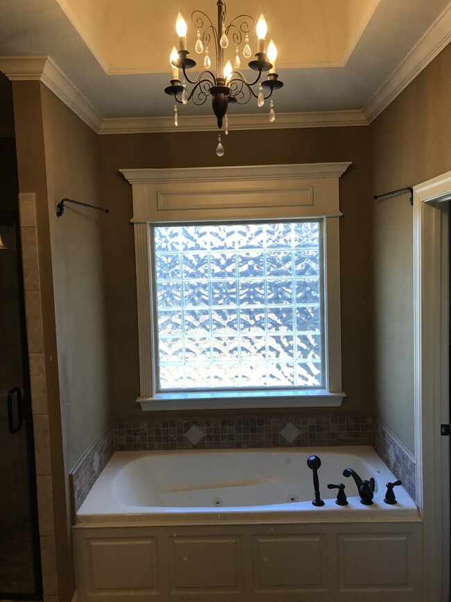 Building Photo - Questions call Lance Garner 501-912-6020