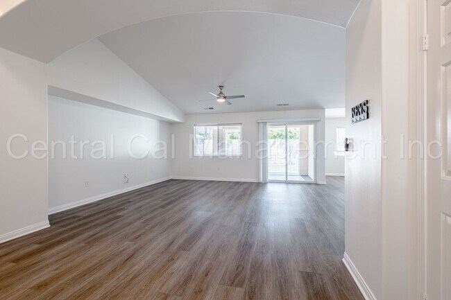 Building Photo - 4 Bedroom/2 Bath Home in the Southwest - $...