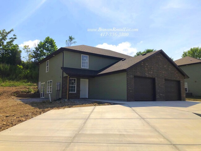 Building Photo - 3BR with 1 Car Garage - DUPLEX