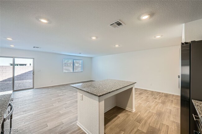 Building Photo - 6005 Swift Lariat St