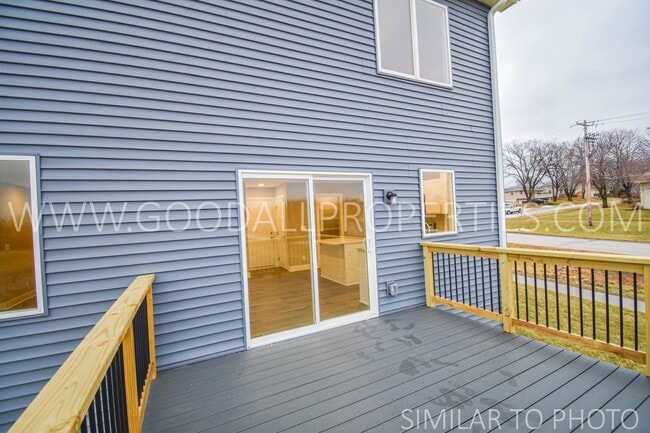 Building Photo - Wonderful 5 bedroom, 3.5 bath with a finis...