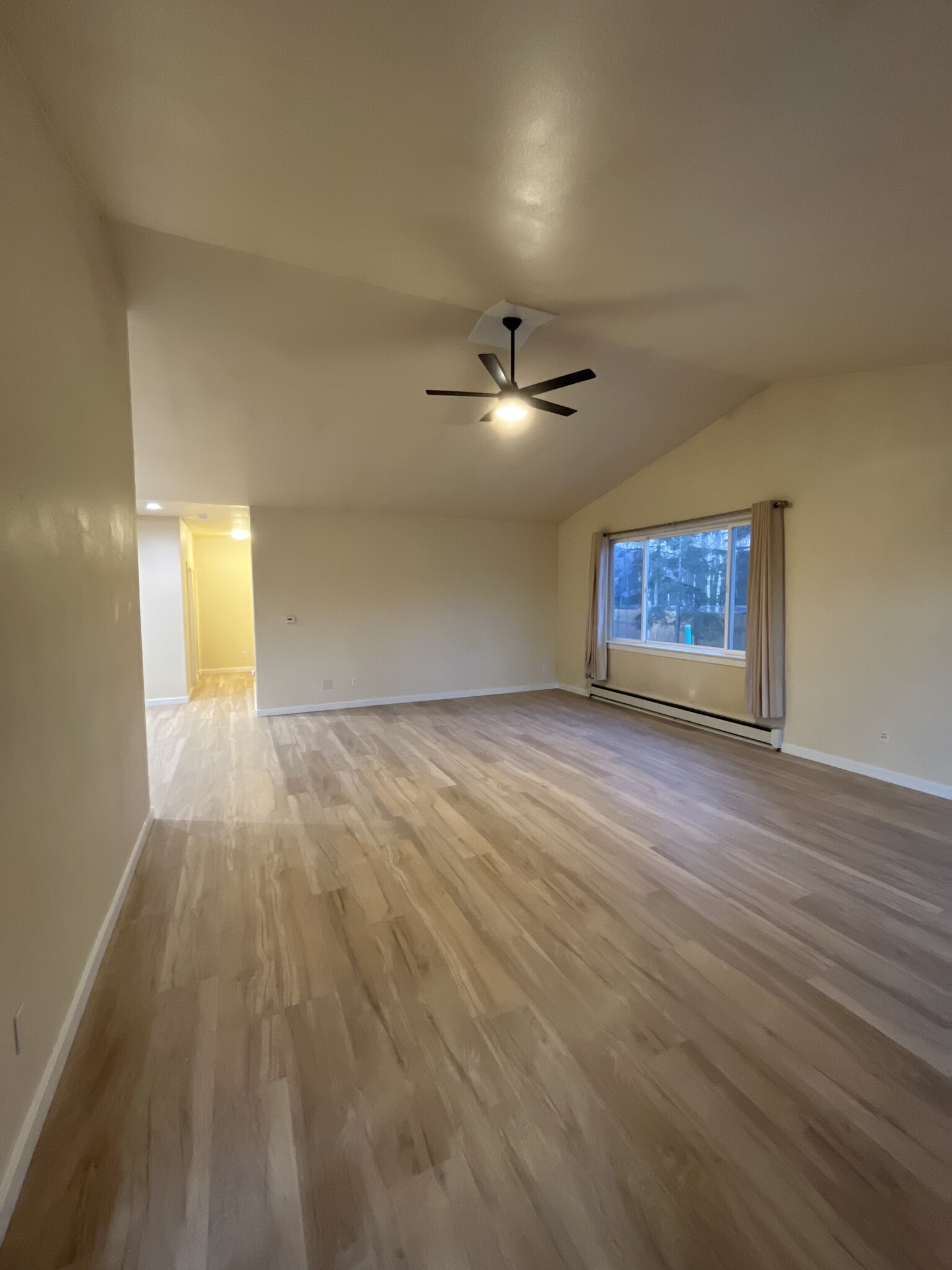 Building Photo - 461 E Heather Way